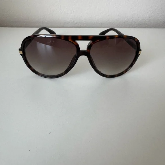 Marc by Marc Jacobs Dark Tortoiseshell Sunglasses with Case Marc Jacobs MARC 646/S 086/HA Square Tortoise Sunglasses  main image 4